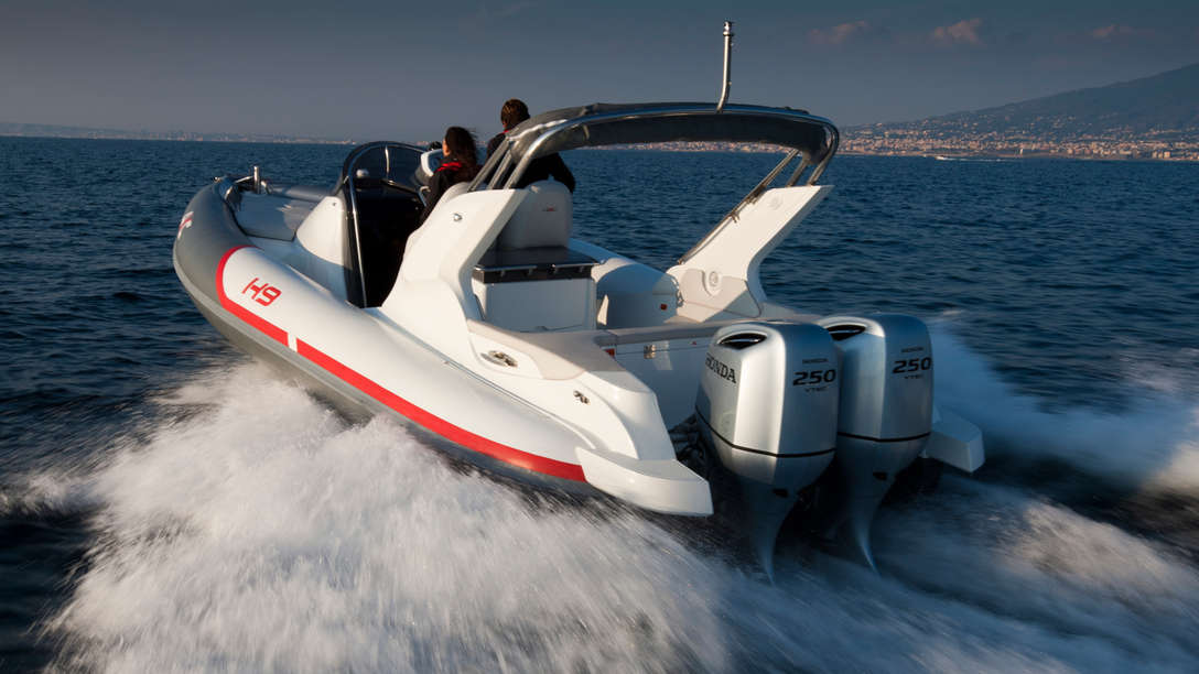 Boot mit zwei BF250-Motoren in Küstengewässern, Einsatz nach Modell