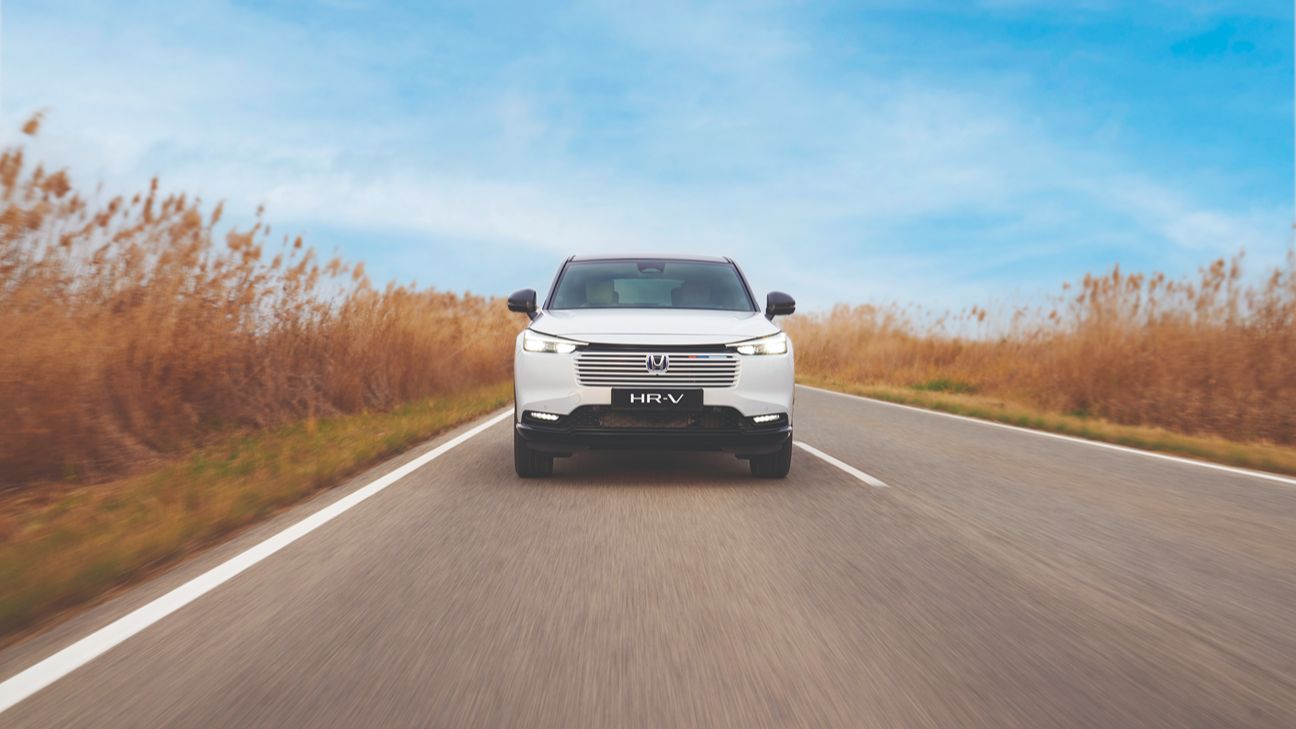 weißer Honda HR-V auf der Straße