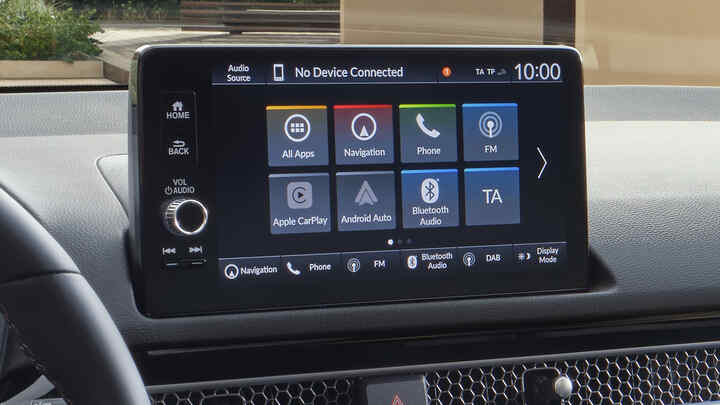 Nahaufnahme des Infotainment-Bildschirms des Honda Civic Hybrid.