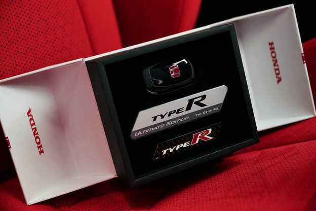 Nahaufnahme des Bedienfelds für die Fahrmodi des Honda Civic Type R. 
