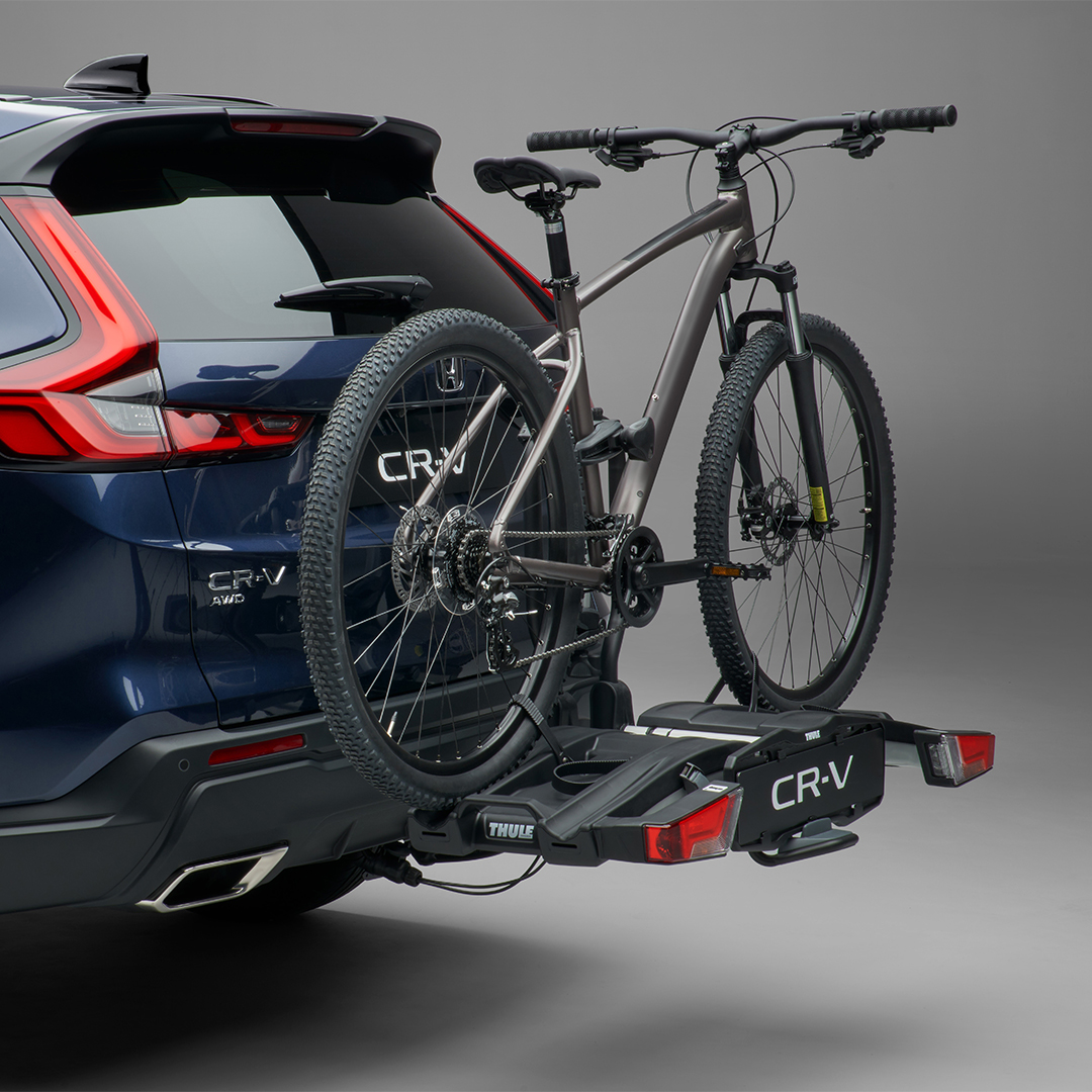 Honda CR-V Hybrid, 3/4-Heckansicht mit Fahrradträger.