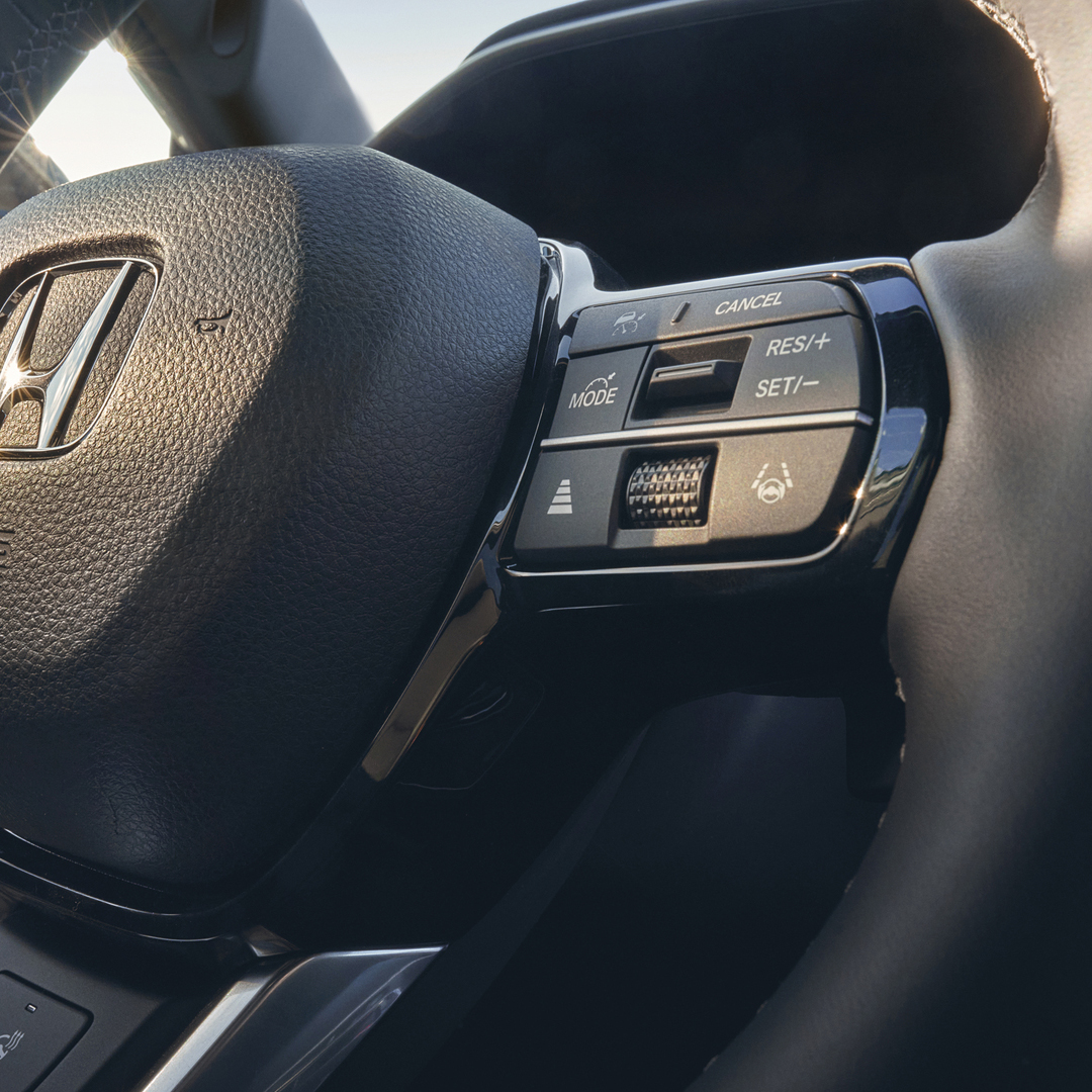 Honda CR-V Hybrid, Nahaufnahme des beheizten Lederlenkrads.