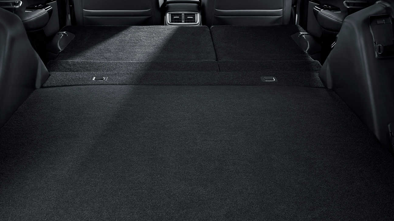 Honda CR-V Hybrid, Innenaufnahme mit umgeklappten Rücksitzen.