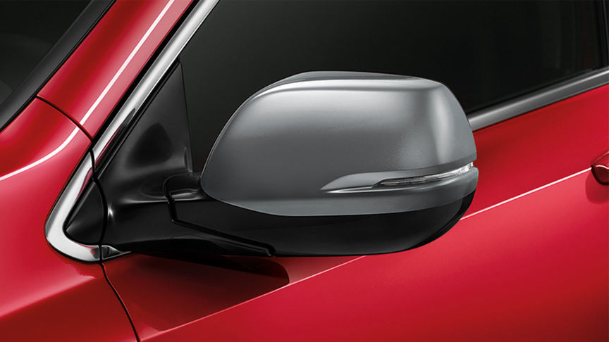 Nahaufnahme der Spiegelabdeckungen des Honda CR-V Hybrid.