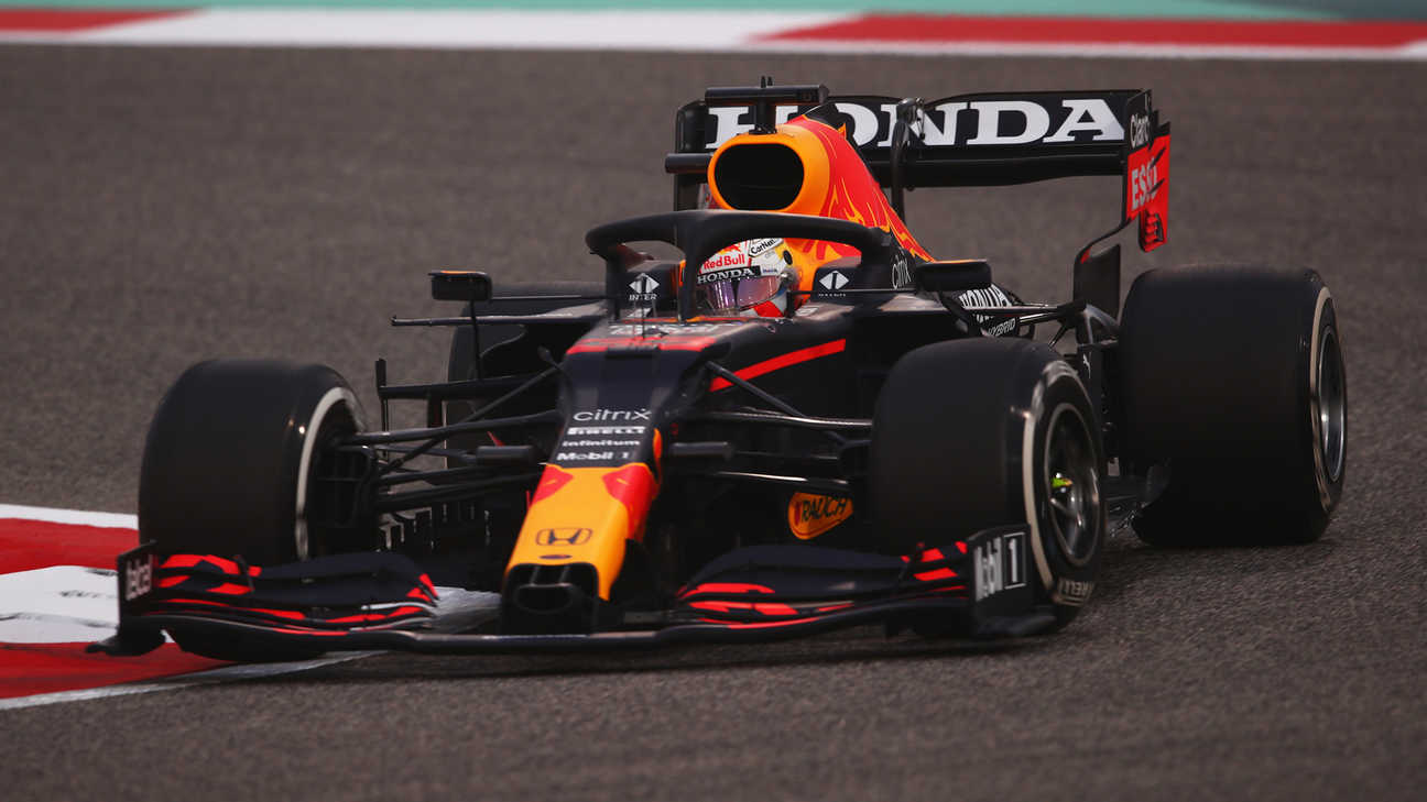 Red Bull Racing-Fahrzeug in der Boxengasse