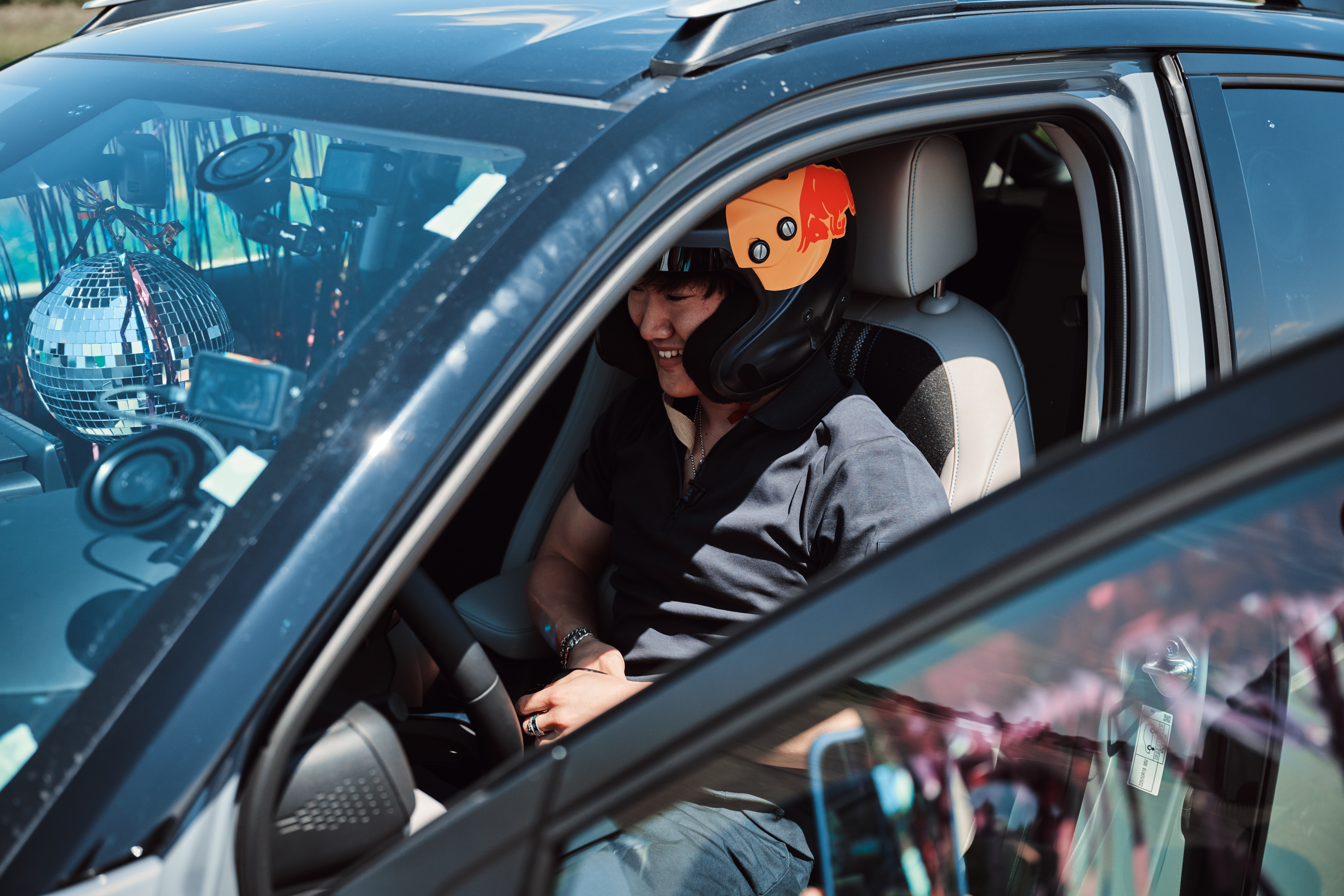 Yuki im HR-V sitzend