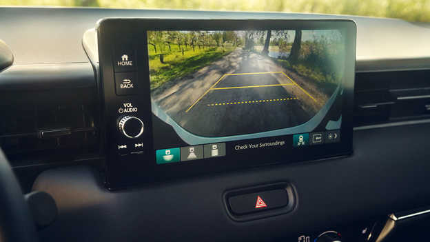 Rückfahrkamera und 9"-Bildschirm für eine Weitwinkelsicht des Bereichs unmittelbar hinter dem Fahrzeug