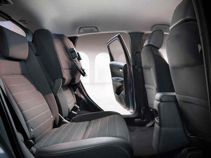 Innenraum eines Jazz Hybrid, mit hochgeklappten Sitzen.