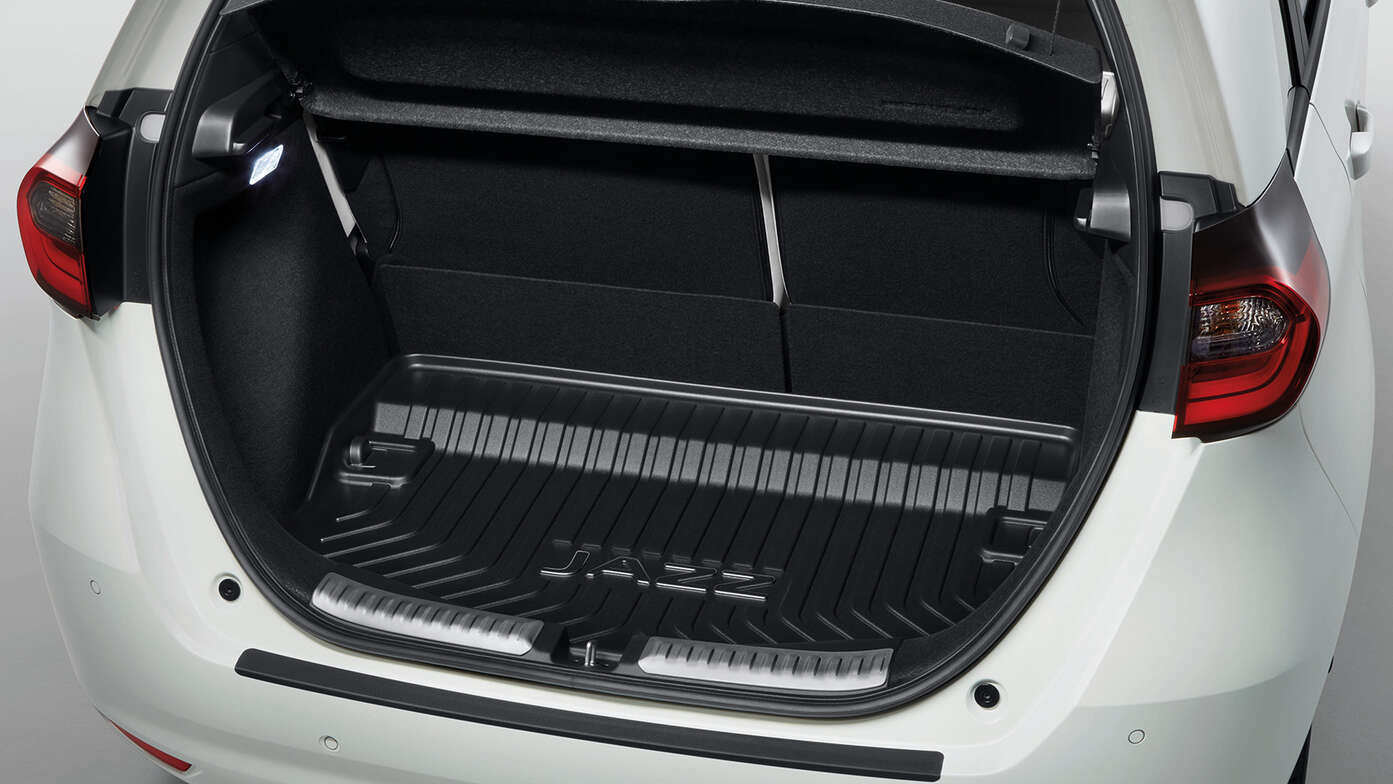 Honda Jazz Hybrid, Nahaufnahme des Innenraums mit Komfort-Paket, Einstiegsleisten