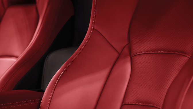 Nahaufnahme der Ledersitze des Honda NSX.