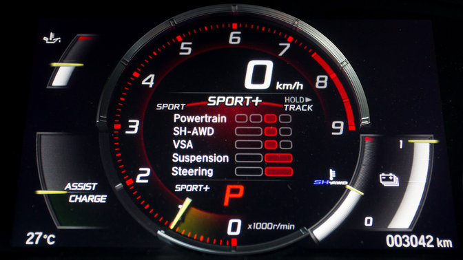 Nahaufnahme der Sport+ Anzeigen des Honda NSX