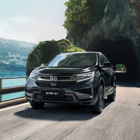 Honda CR-V Sportline, 3/4-Frontansicht, Meer im Hintergrund