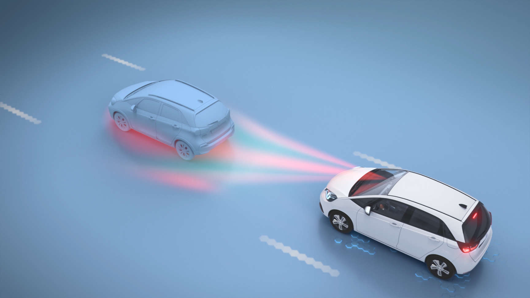 Honda hinter einem anderen Fahrzeug mit Signal des Kollisionswarnsystems