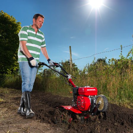 Kompakt-Motorhacke, Verwendung nach Modell, Gartenumgebung.