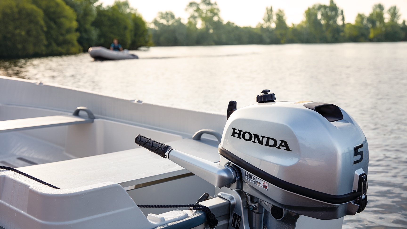Honda BF5-Motor wird transportiert.