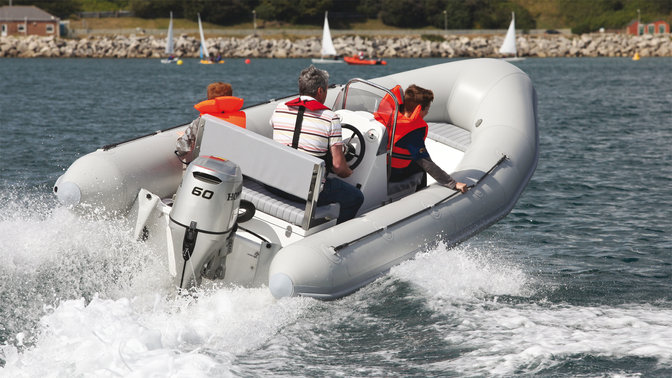 Boot mit Honda Motor, Einsatz nach Modell, an der Küste