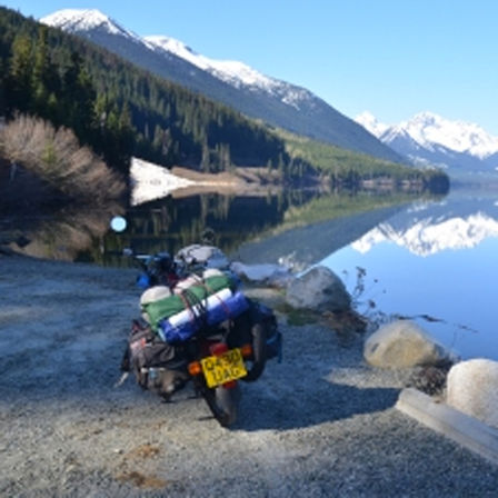 Motorrad in einer Winterlandschaft