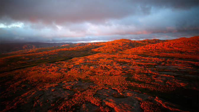 Stürmische Landschaft im Sonnenuntergang