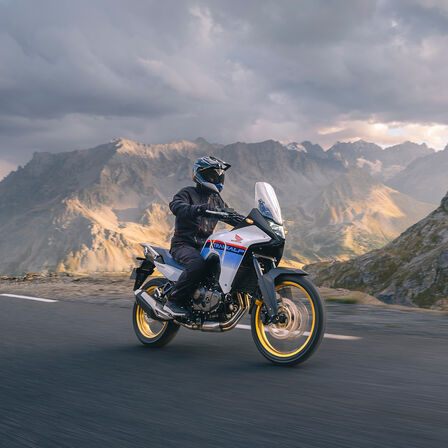Honda XL750 Transalp in voller Fahrt