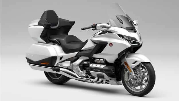 Seitenansicht der Honda Gold Wing Tour im Studio