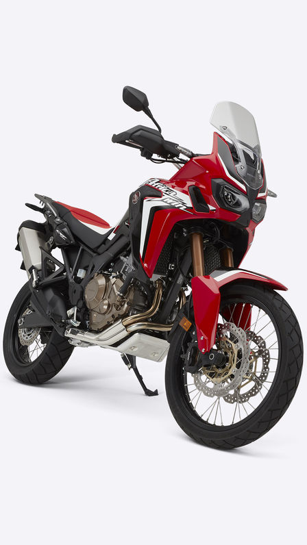 Honda Africa Twin, Dreiviertel-Vorderansicht im Studio.