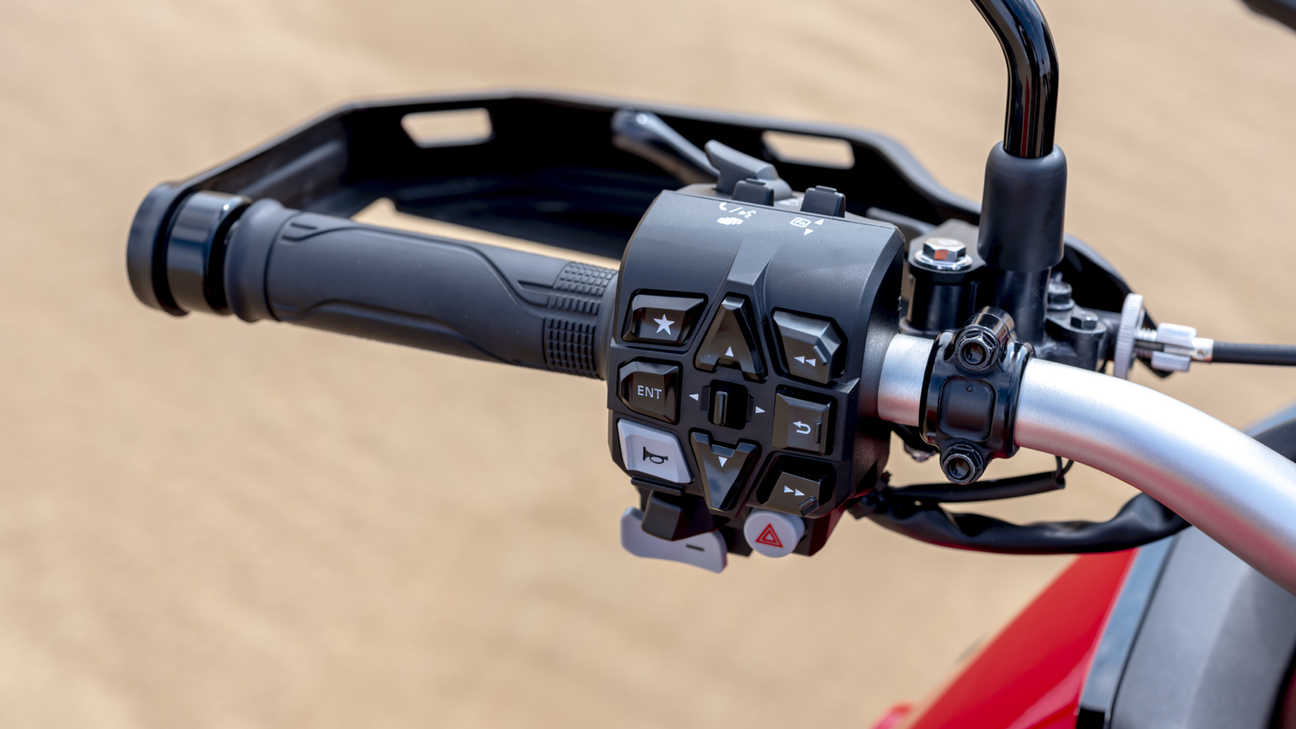 Honda Africa Twin, Studioaufnahme der Fahreransicht.