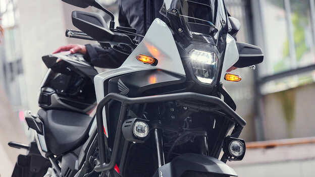 Honda NX500, Scheinwerfer und Frontverkleidung