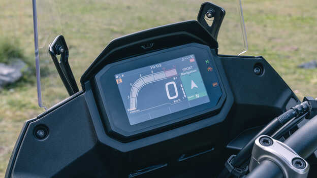 XL750 Transalp, 5-Zoll TFT-Farbdisplay im Sport-Modus mit Navigation.