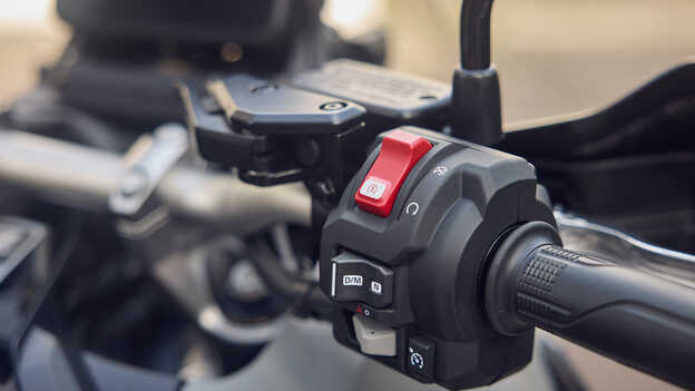 X-ADV, Nahaufnahme des Tempomats am Lenker