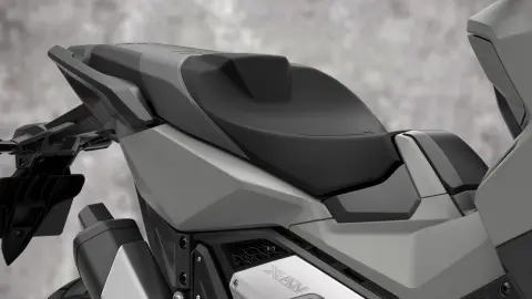 Sitz des Honda X-ADV, Nahaufnahme.