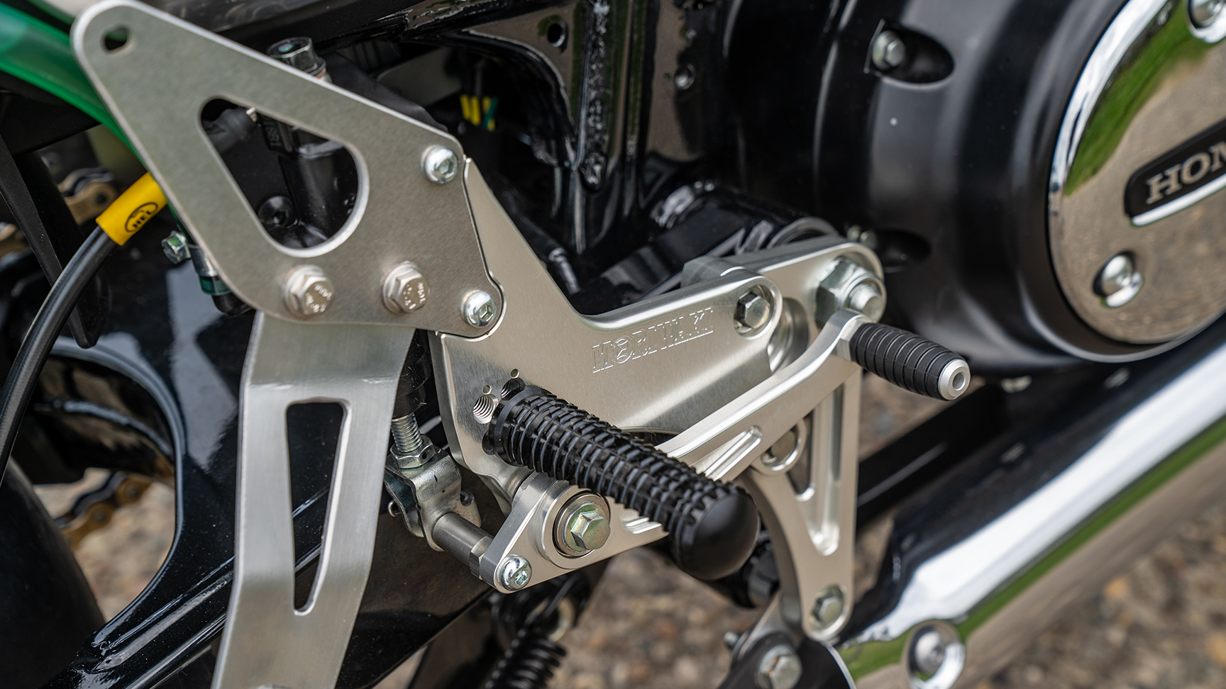 Tank und Scheinwerfer, Custom-Motorrad GB350S Miranda