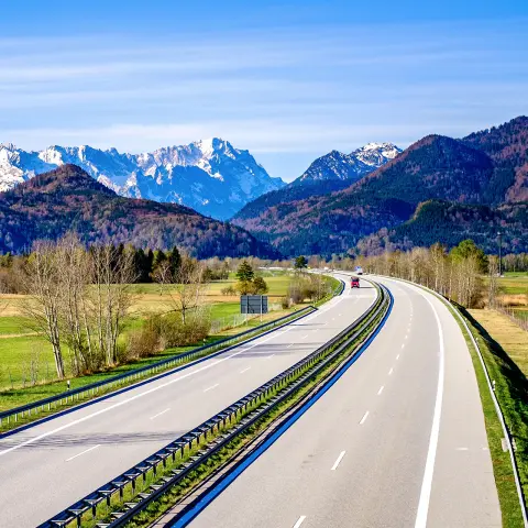 Alpenautobahn bei Garmisch-Partenkirchen