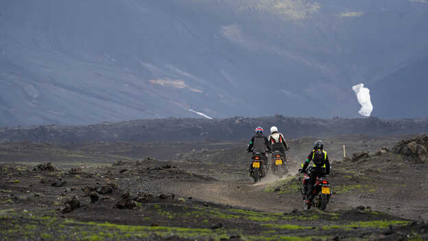 HAR-Reiter in Island mit bergigem Terrain