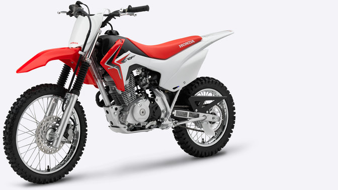 3/4-Seitenansicht einer roten CRF125F, nach links weisend.