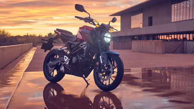 PCX125 in der Stadt mit Sozius