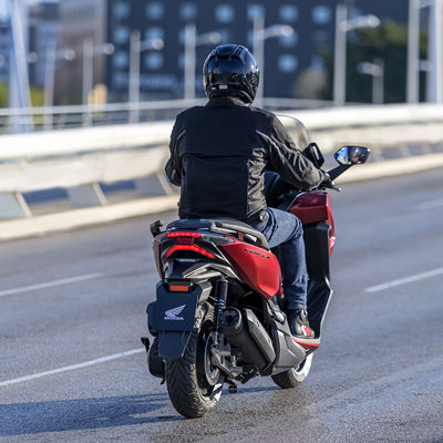 Entdecken – Forza 125 – Motorroller – Modellpalette – Motorräder – Honda