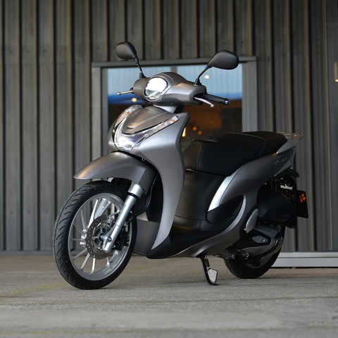 Ubersicht Sh Mode 125 Roller Modellpalette Motorrader Honda