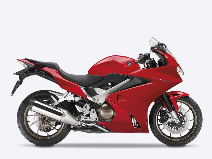 Honda-VFR800F-Tourer-Studio-Victory-Rot-Seitenansicht