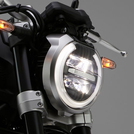 Nahaufnahme des Scheinwerfers einer Honda CB1000R Neo Sports Café
