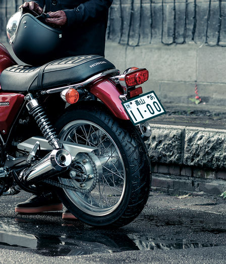 Nahaufnahme der Hinterradaufhängung einer CB1100 EX.