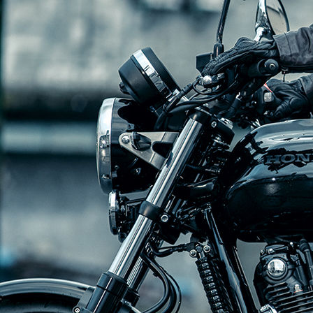 Nahaufnahme der Hinterradaufhängung der Honda CB1100 RS.
