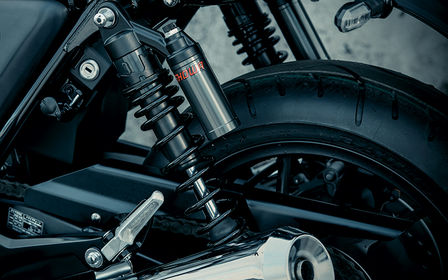 Nahaufnahme der Federung einer CB1100 RS, Rückansicht.