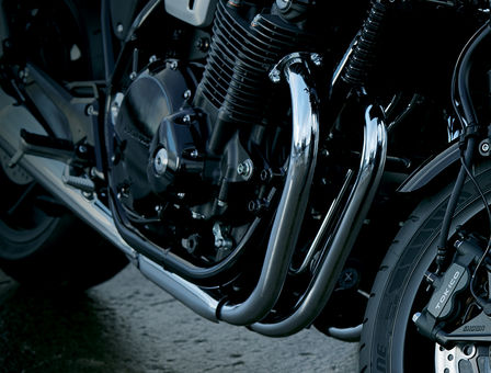 Nahaufnahme des Auspuffs einer Honda CB1100 RS.