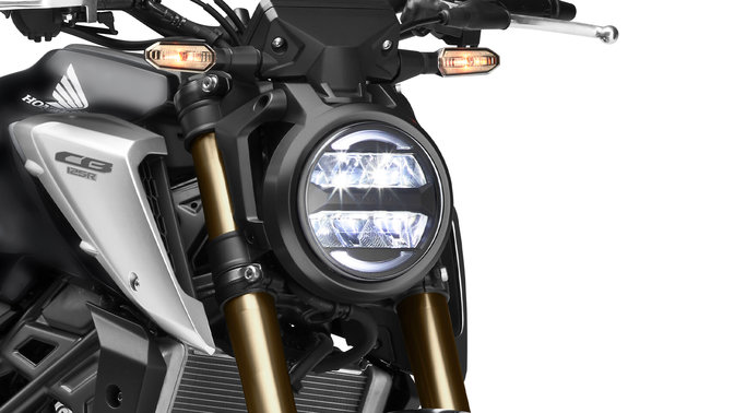 Honda CB125R, Frontansicht, rechts, Nahaufnahme der Beleuchtung