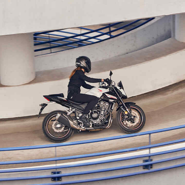 Honda CB500 Hornet, Standbild aus dem Launch-Video