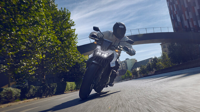 Honda CB750 Hornet wird im Tunnel gefahren