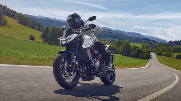 Fortschrittliche Technologie der Honda CB750 Hornet für perfektes Fahrverhalten