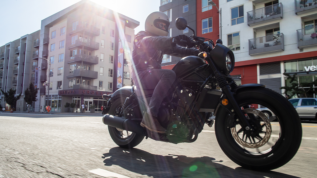 CMX500 Rebel, Frontansicht mit kompletter LED-Beleuchtung