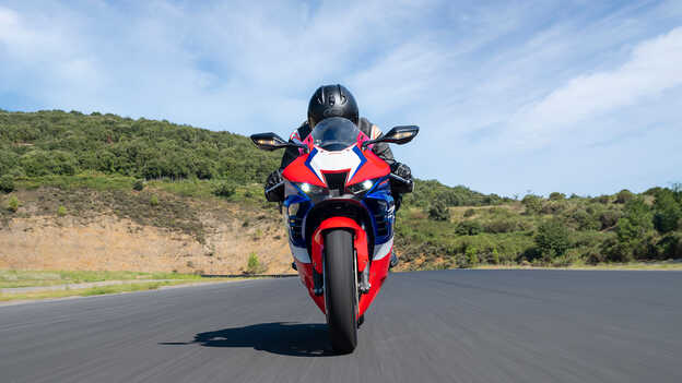 Honda CBR1000RR-R Fireblade mit HRC-Luftkanal mit direktem Einlass und Winglets