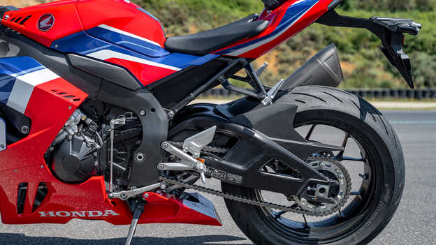Honda CBR1000RR-R Fireblade mit von der RCV213V-S inspirierten Aluminiumschwinge